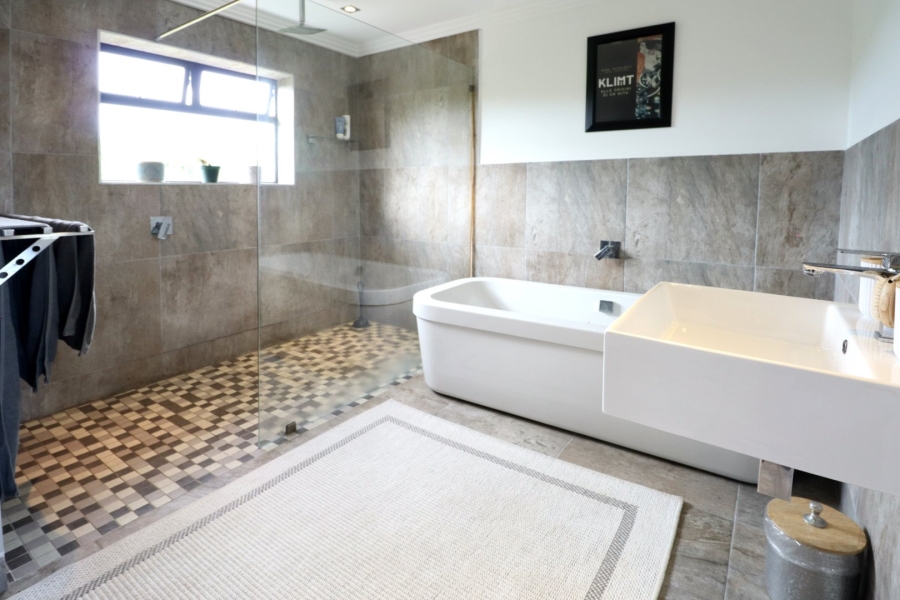 4 Bedroom Property for Sale in Seaview Eastern Cape